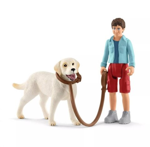 Schleich 42478 Spacer z psem rasy Labladar Retriever